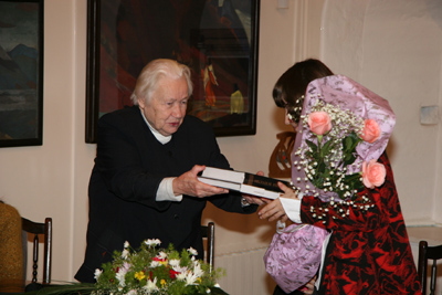 Tatiana Turkulets being awarded prizes from Art - 21st Century Publishing House